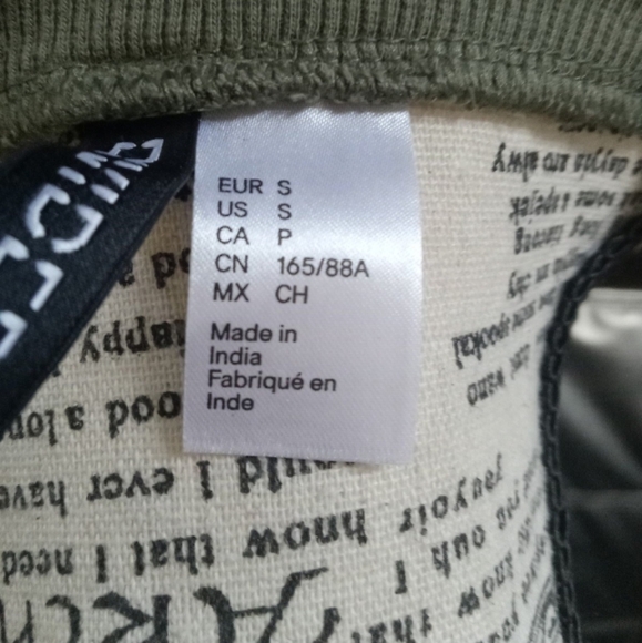 😍😍NWOT knock down crop top by divided by h n m - Picture 2 of 4